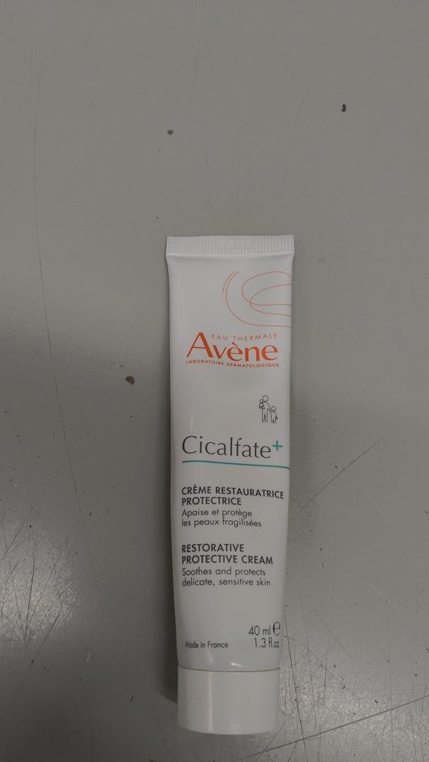 Avène Cicalfate+ Restorative Protective Cream, Face Moisturizer, face cream for sensitive skin, helps restore skin barrier, restorative cream, safe for infants, children and adults, 1.3 Fl Oz