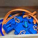 Hot Wheels Track Set with 1:64 Scale Toy Car, 4 Intersections for Crashing, Powered by a Motorized Booster, Criss-Cross Crash Track, Medium
