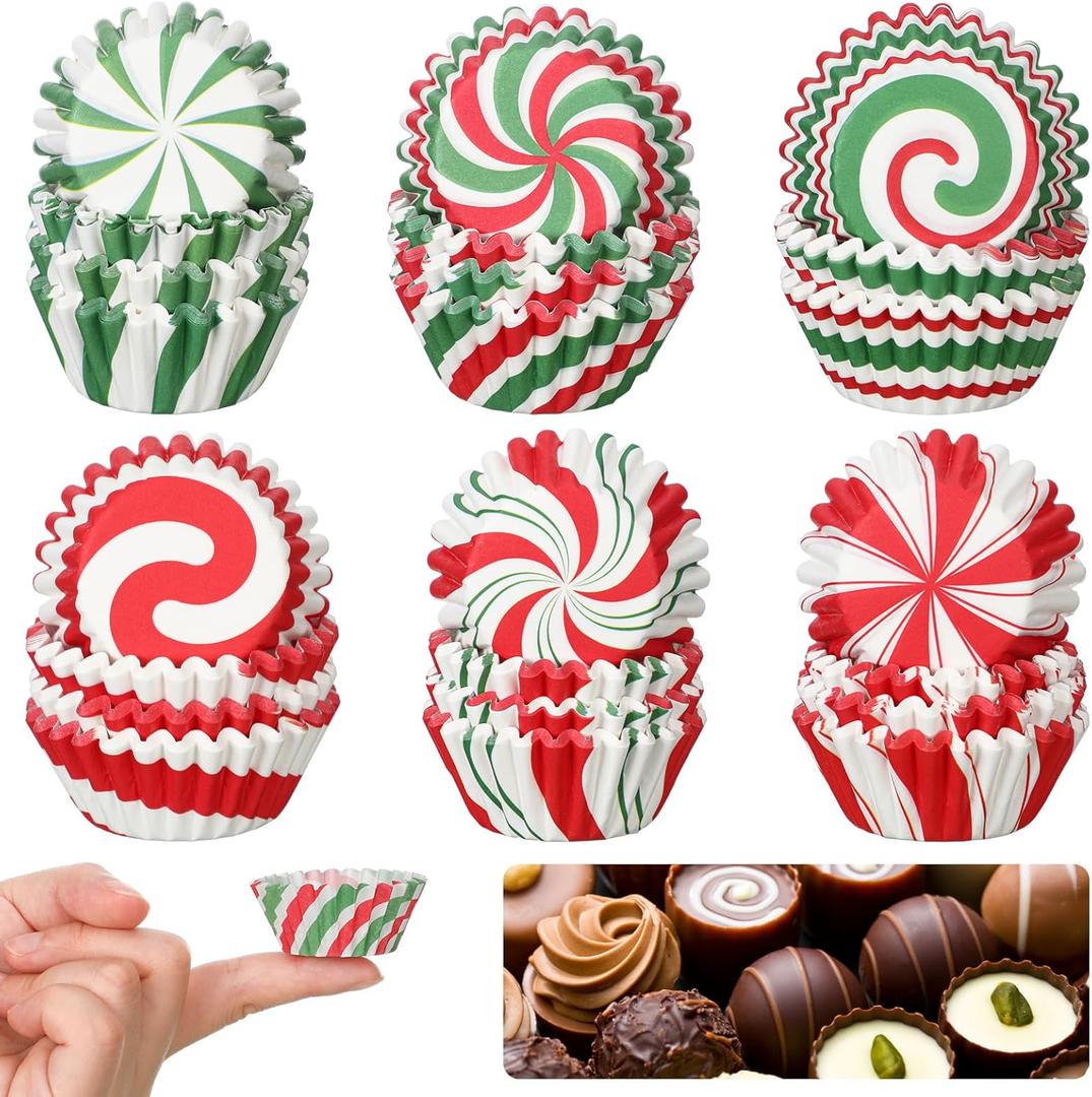 600 Pcs Christmas Party Cupcake Liners Christmas Paper Baking Cups Mini Muffin Liners Small Cupcake Wrappers Xmas Paper Candy Cups for Santa Holiday Chocolate Cake Making Supplies (Classic)