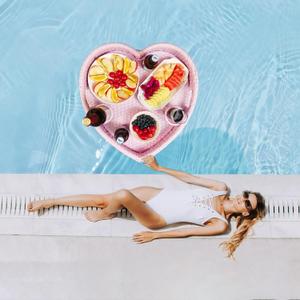 Floating Tray for PoolFloating Pool Tray, Floating Tray - Floating Pool Table, Ideal for Food & Drinks - Floating Table for Pool - Essential Floating Food Tray for Pool Activities(Heart-Shaped), Large