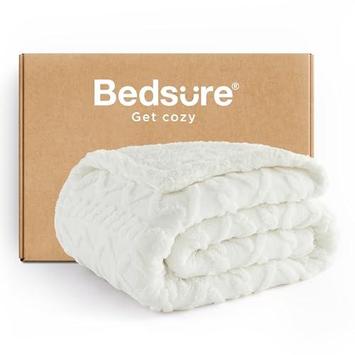 Bedsure Heated mattress pAS Gentlesoft Sherpa Fleece Throw Blanket for Couch - Fluffy & Cozy Cable Jacquard Tufted Throw for Women Gift, Thick and Warm Christmas Blanket for Winter, Cream, 50x60 Inches
