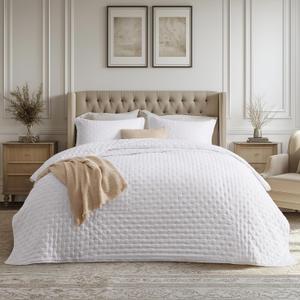 Bedsure King Quilt - Bright White Bedspread King Size & Lightweight Comforter, Modern Coverlet with Clover Pattern, Ultra Soft All-Season Bedding, 106 x 96 Inches | Stitch-Free Quilting, Ultra Soft, Lightweight, Machine Washable, Pet-Friendly