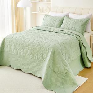 EVENHUG Oversized King Quilt California King Size Lightweight Bedding Set Reversible Bedspread Coverlets for All Seasons 3 Piece (Sage Green 120"x128")