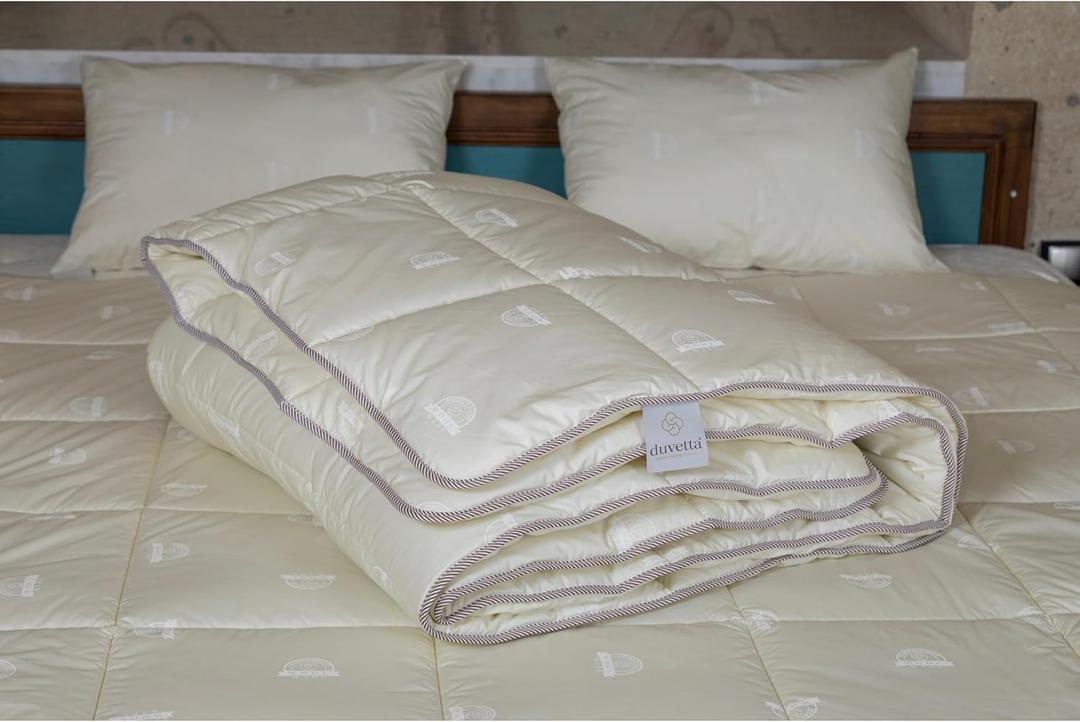 Bed Bath & Beyond Duvetta Wooly Quilt for Bedroom Full - Queen