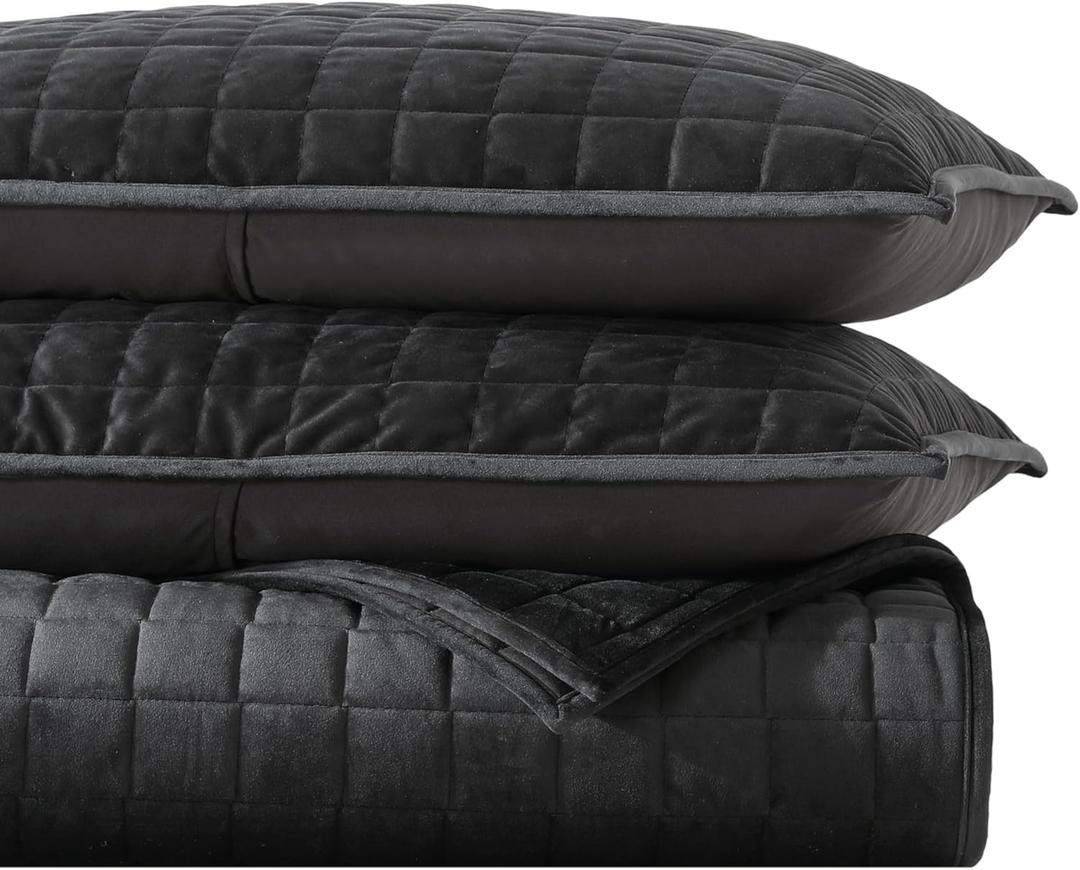 Vera Wang- King Quilt Set, Super Soft Bedding Set with Matching Shams, Modern Room Essentials (Diamond Black, King)