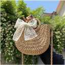Hand - woven straw tote bags with bow decorations. They have shoulder straps, are convenient and compact, and are stylish small backpacks. They are suitable for vacations, dinners, beaches, camping