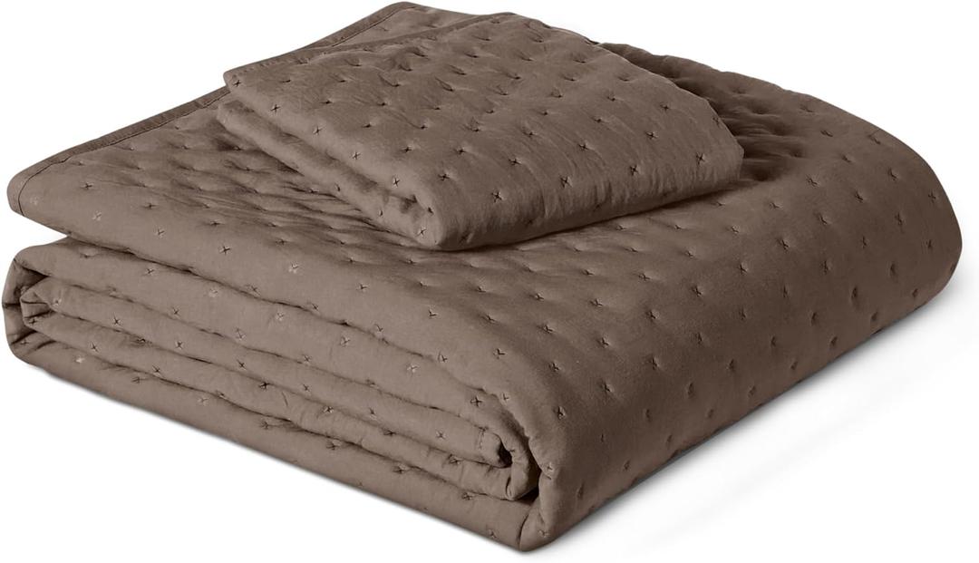 Amazon Basics Brushed Microfiber Quilt Set, Extra Soft with Natural Texture, 2-Piece, Twin/Twin XL, Brown