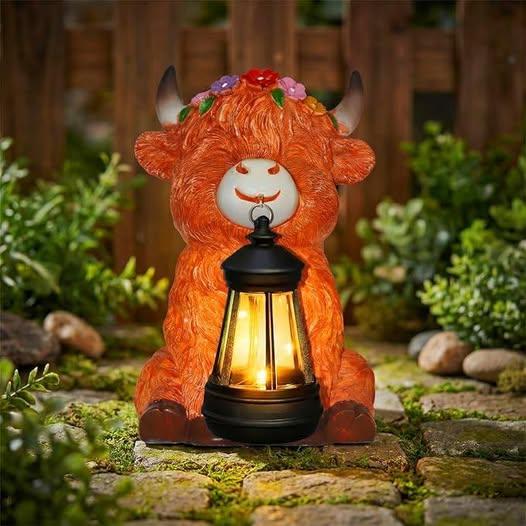 Garden Statues Highland Cow with Solar Lantern, Outdoor Highland Cow Figurines Decorations for Patio Yard Lawn Ornaments, Gifts for Mom/Grandma Birthday Housewarming