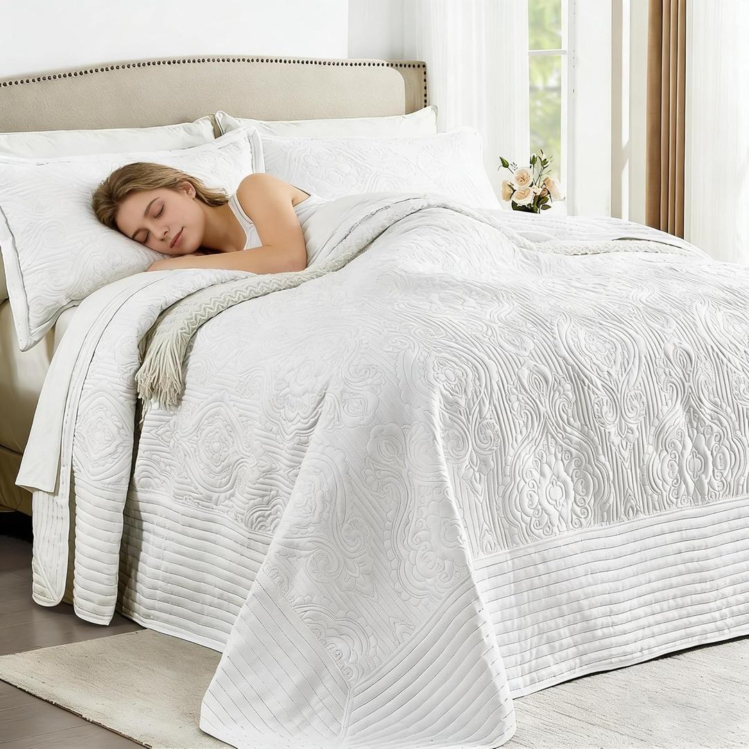 ENJOHOS Oversized King Quilt White, 128x120 California King Bedspread, 3 Piece Soft Microfiber Lightweight Extra Wide Bedding Comforter Set, Vintage Boho Striped Pattern Summer Coverlet