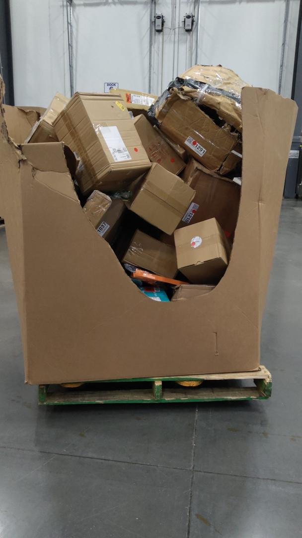 Pallet of salvage items