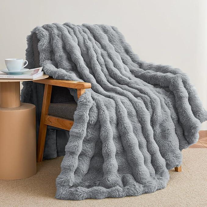 Thick Bubble Faux Fur Blanket 153cm x 203cm, Soft Faux Rabbit Fur , Machine Washable (Gray)