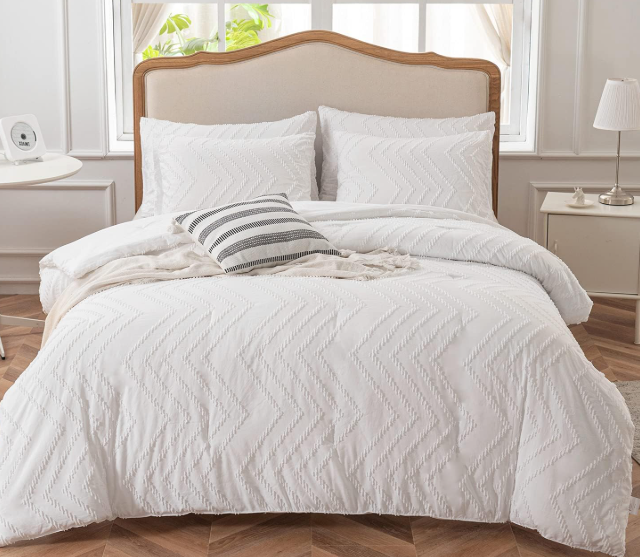 SLEEPBELLA Queen Comforter Set White Tufted Bedding, Lightweight & Fluffy All-Season King Size Bed Comforter (Comforter & 2Pillowcases)