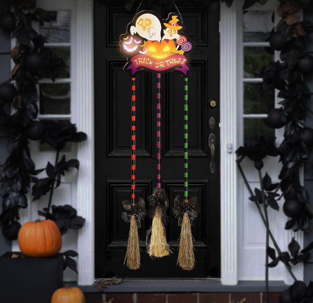Halloween Witch Broom Decorations, Light-Up Halloween Porch Decor Outdoor, Wooden Witch Broom Sign, Indoor Halloween Wall Decor, Yard Door Decorations for Trick or Treat Sign (Exclude Battery)
