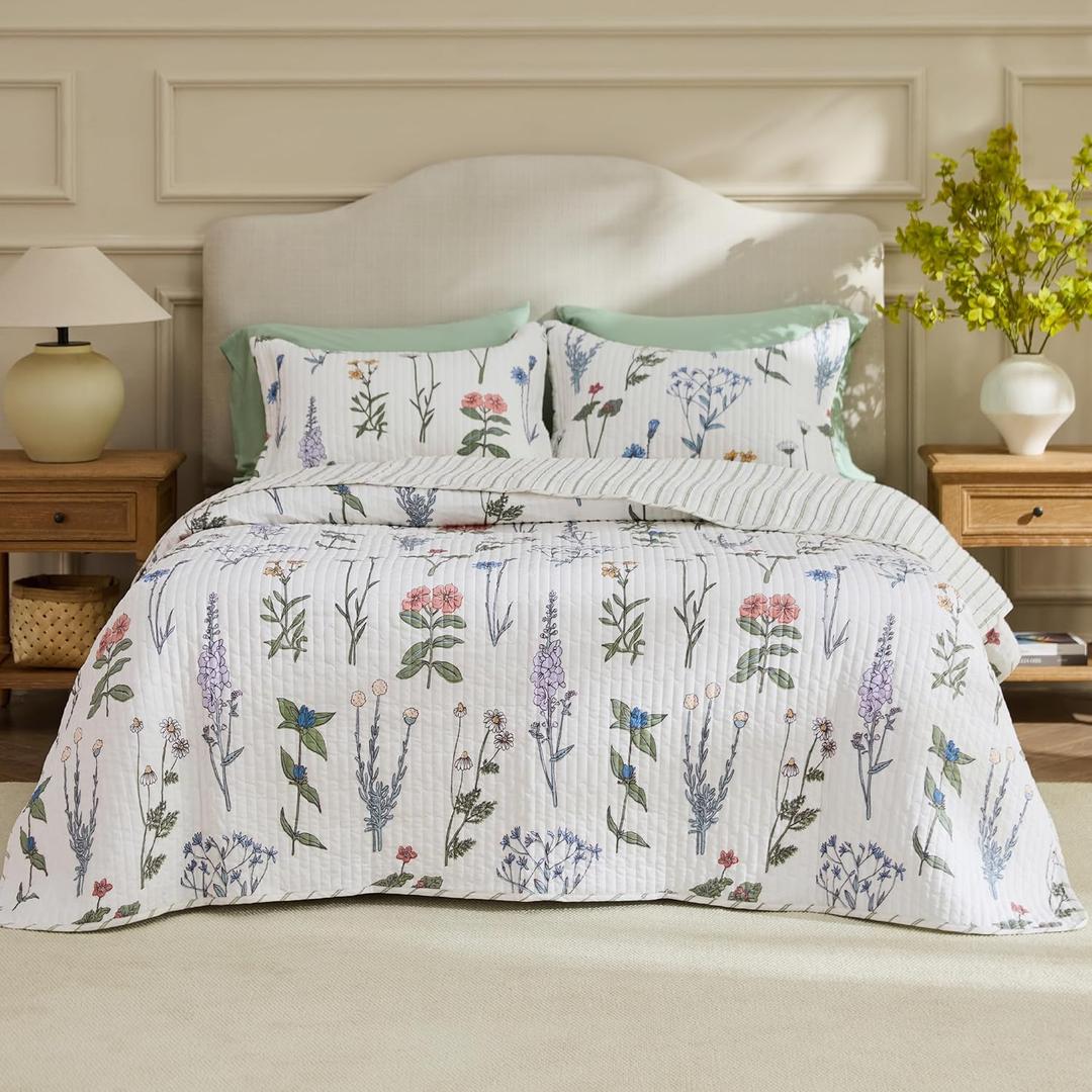 Bedsure Floral Quilt King Size - Reversible White Floral Comforter, Spring Lightweight Bedspread Quilt Bedding, Soft Microfiber Coverlet for All Seasons (106"x96") | Spring and Summer, Lightweight, Floral, Reversible, Ultra Soft (05 - Coconut White)
