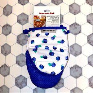 Kitchen Aid Set Of 2 Mini Mitts Kitchen Aid Set Of 2 Mini Mitts