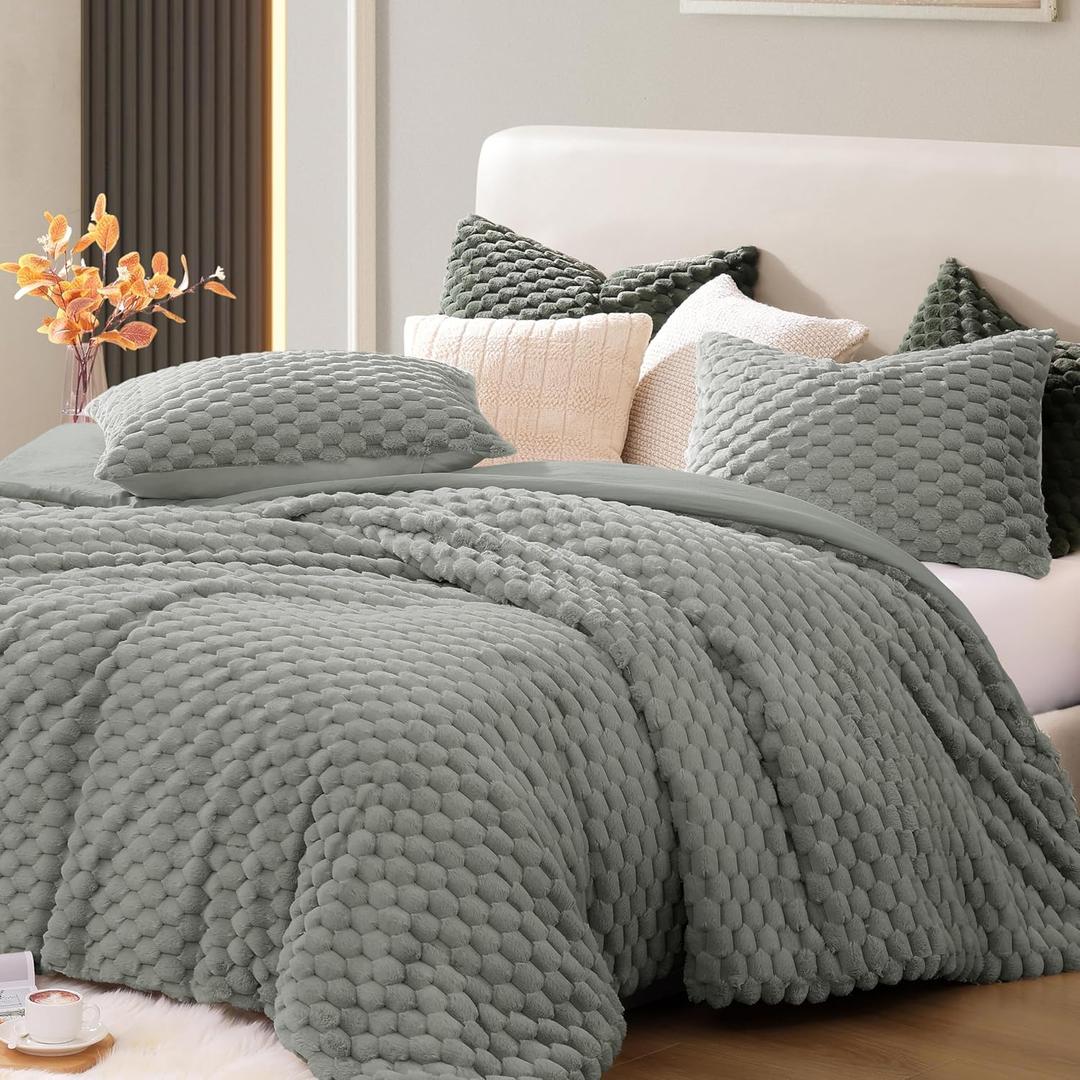 CASAAGUSTO Fluffy King Comforter Set, Grey Luxury Rabbit Faux Fur Comforter Set King Size, 3 Pieces Soft Fuzzy Warm Bedding Set for Winter Autumn, Thick Plush Bed Comforter with 2 Pillowcases (King(102"*90"))