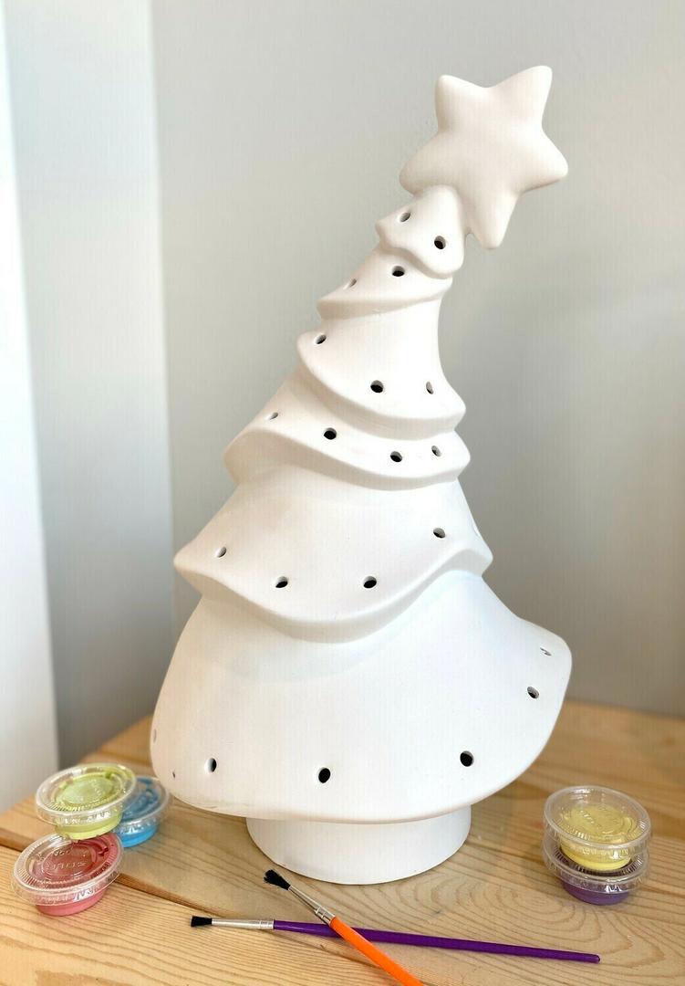 DIY Christmas Tree Mug Painting Set, Paint Your Own Ceramic Christmas Mugs Craft Kit with Paints, Brush & Spoon, Fun Ceramic Coffee Cup Craft Set for Adults, Girls Night, Festive Christmas Gift (1PC)