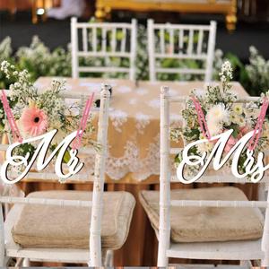 1Pair Mr and Mrs Chair Signs Wooden Bride and Groom Signs Decoration Chair Back Hanging Pendant with Ribbon Wedding Hanging Sign for Celebration Proposal Anniversary Party Valentine Day White 