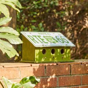 Glitzhome 14L Wood Hanging Birdhouse for Outdoors, Licence Plate Route 66 Welcome Painted Bird House, Rustic Bird House for Bluebird Wren Sparrow, Bird Nest Box for Garden Patio, Washed Green