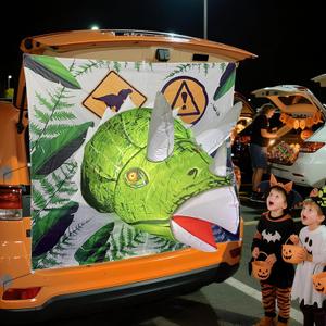 2025 Halloween Trunk or Treat Car Decorations, Triceratops Theme Halloween Car Inflatable Decor, Built-in LED Lights for Outdoor Trunk Parties & Events
