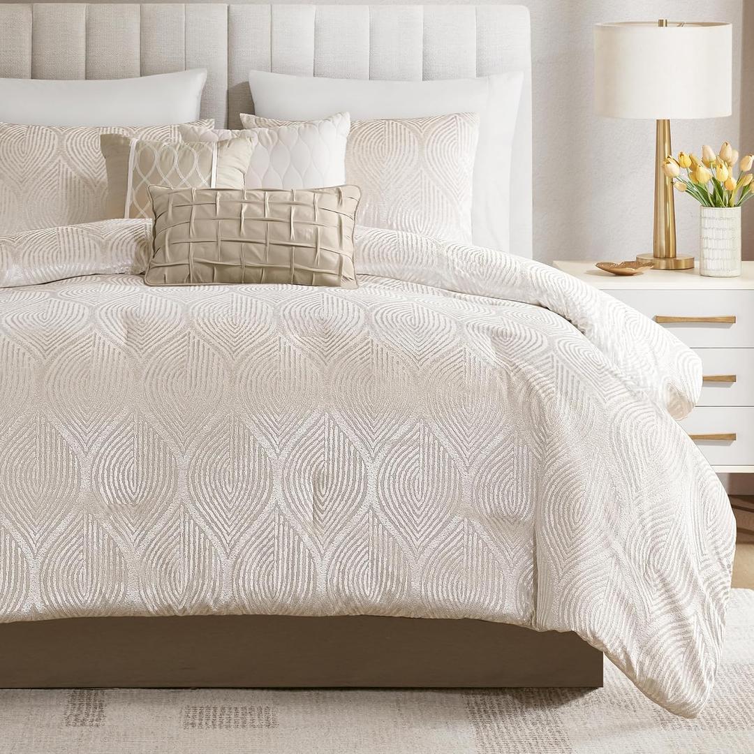 Madison Park Velvet Jacquard Champagne King Comforter Set, 7pc
Matching Bed Skirt, All Season Bedding Set, Lightweight, Machine Washable, Easy Care, Cozy, Breathable, Soft, Warm