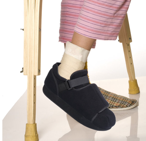Closed Toe Medical Walking Shoe - Lightweight Broken Toe Cast Boot, Fractured Foot Brace for Metatarsal Stress Fracture, Post-op Bunion, Hammertoe Surgery Recovery - For Men or Women (L)