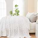 NEWCOSPLAY Super Soft Throw Blanket White Premium Silky Flannel Fleece 3D Checkered Lightweight Bed Blanket All Season Use (White Checkered, Throw(50"x70"))