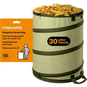 Fiskars Kangaroo Collapsible Garden Bag with Heavy Duty Hardshell Bottom for Yard Waste, 30 Gallon Reusable Container for Lawn Care and Gardening (Green)
