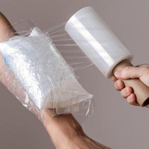 Outus Wrap Plastic Film with Handle Plastic Bags for Ice Tattoo Wrap Suitable for Athletic Trainers to Hold Ice Packs in Place for Moving Supplies Stretch Shrink