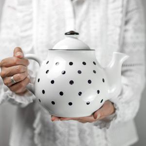 City to Cottage Ceramic 60 oz Teapot, Large Tea Pot for Bloomig and Loose Tea Leaf, Handcrafted Premium Teaware, White & Black Blue Polka Dot Tea Pot for (6-8 Cups) Serving Tea, Teapot for Tea Lovers