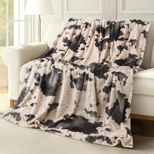 Cow Print Blanket Ultra Soft Flannel Throw Blanket for Couch Bed, Cute Cozy Lightweight All-Season Fleece Blanket Twin XL, Gift for Women & Girls, 6690 Inches Pink
