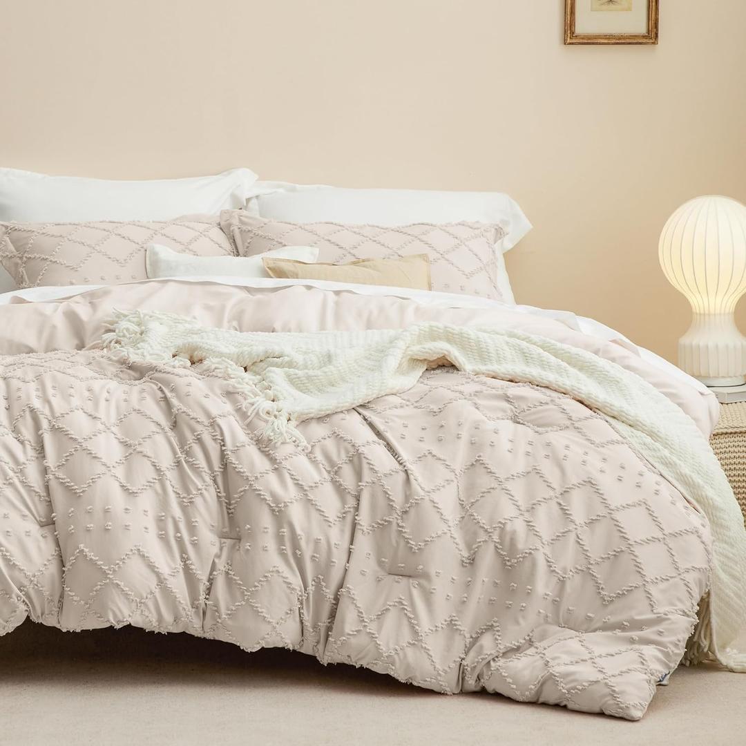Bedsure Oversized Queen Comforter Set - Beige Comforter, Boho Tufted Shabby Chic Bedding for Kids, 3 Pieces Vintage Farmhouse Bed Set for All Seasons, Fluffy Soft Bedding with 2 Pillow Shams