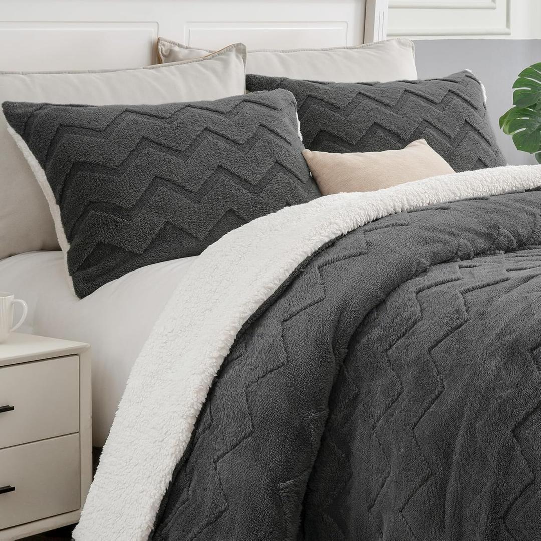 BEDELITE Fluffy Queen Comforter Set - Super Soft Sherpa Charcoal Comforter for Queen Size Bed, Luxury Warm Bedding Set for Winter, Fuzzy Bed Set 3 Pieces (1 Comforter, 2 Pillowcases)