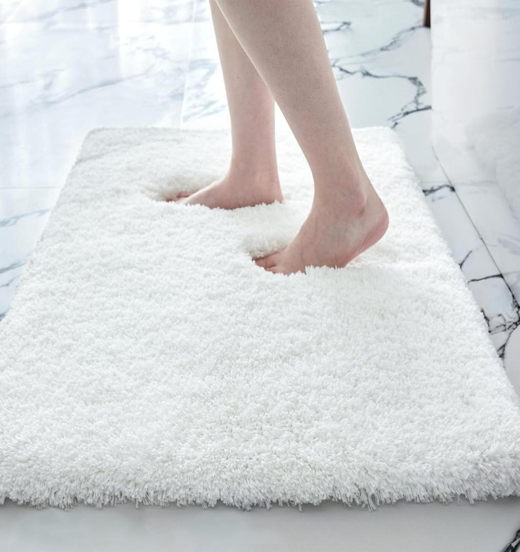 Disolla White Bathroom Rug 17x24 - Non-Slip Plush Small Bath Mat, Highly Absorbent & Ultra Soft Fluffy Floor Mat, Machine Washable for Shower and Tub