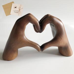 Heart Hands Sculpture Wooden Hearts Hand SculpturesLove Gesture Resin Statue Home Living Room Desktop Ornament