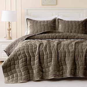 DOWNCOOL Velvet Quilt Set Queen Size, 3 Pieces Soft Lightweight Quilted Velvet Bedspread Coverlet Bedding with 2 Pillow Shams for All Season, Mocha Brown, Full/Queen
