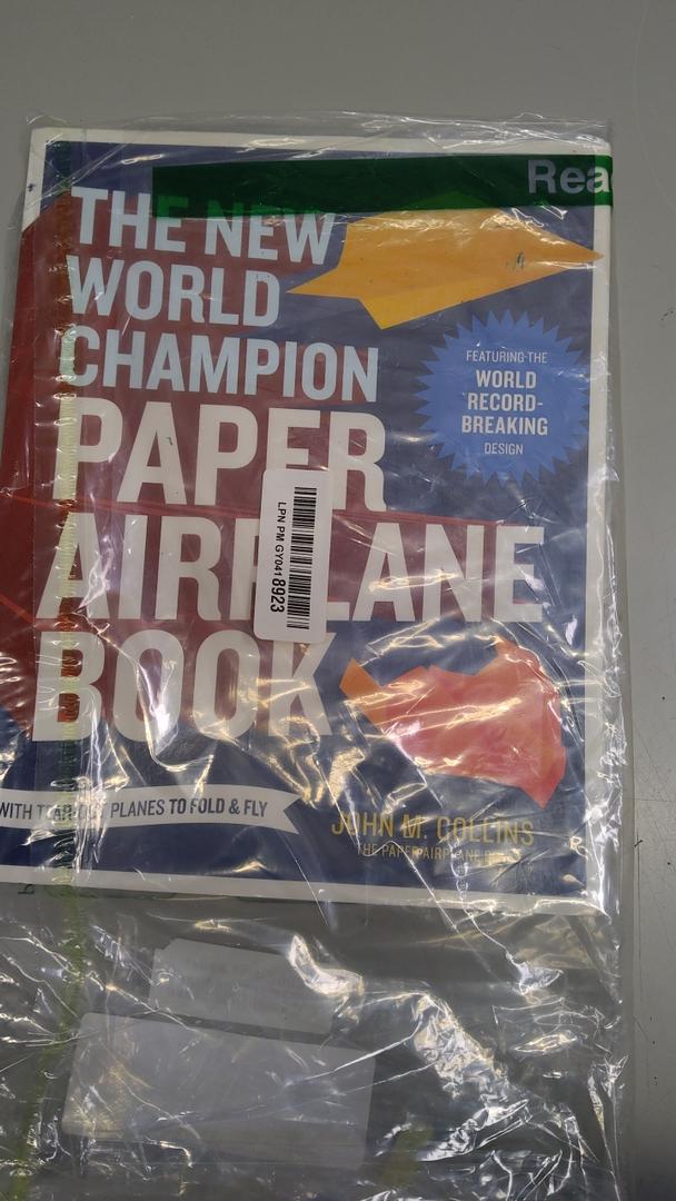 The New World Champion Paper Airplane Book: Featuring the World RecordBreaking Design, with TearOut Planes to Fold and Fly,Paperback