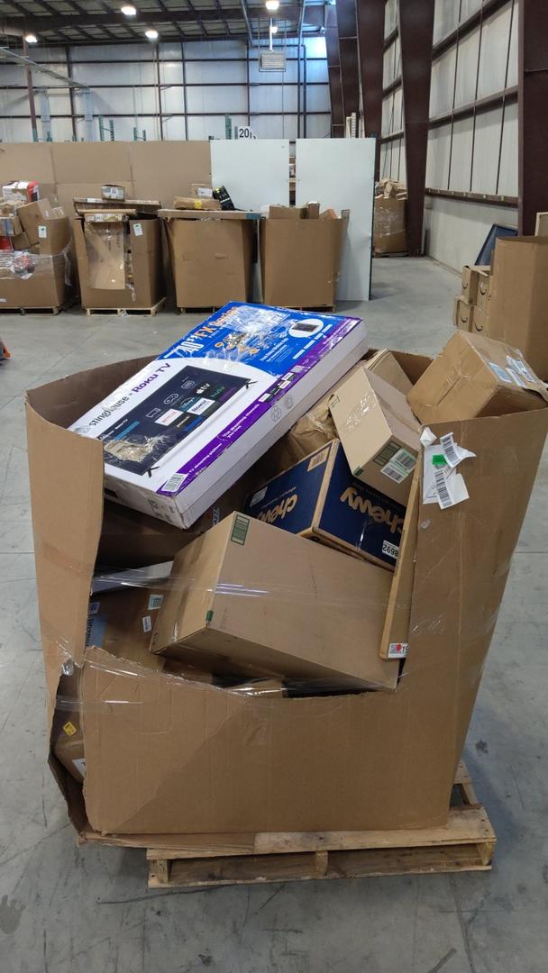 Pallet of salvage items