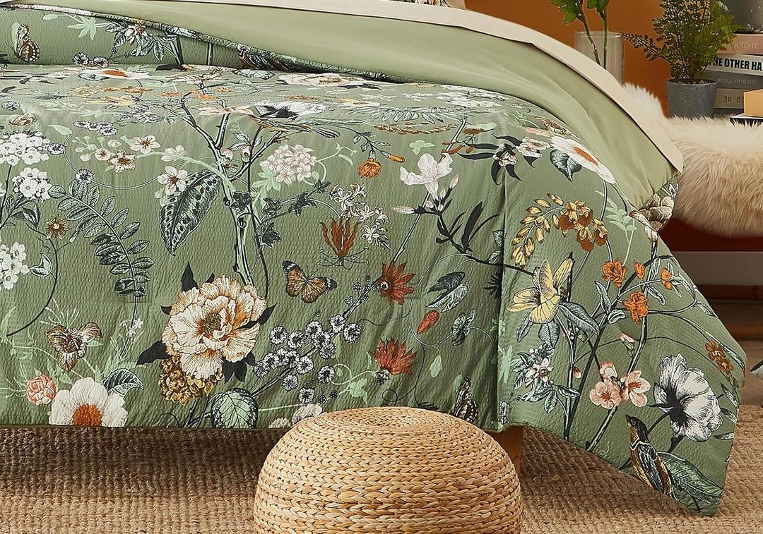 CASAAGUSTO Queen Comforter,  Green Butterfly Floral Comforter with Flowers Leaves Pattern, Soft Seersucker Design All Season Queen Size (90"X90")