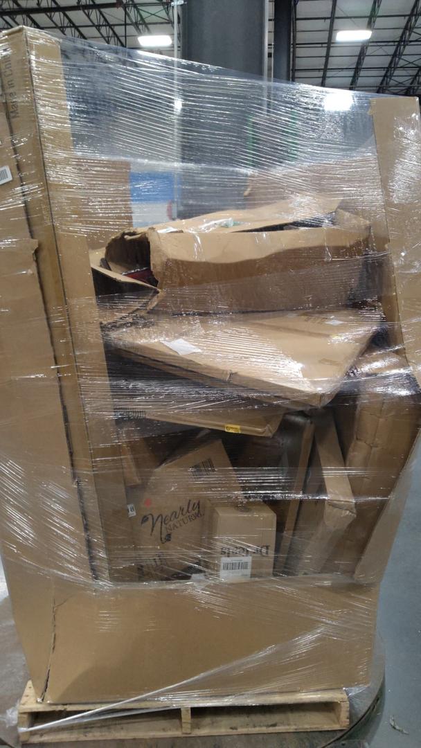 Pallet of salvage items