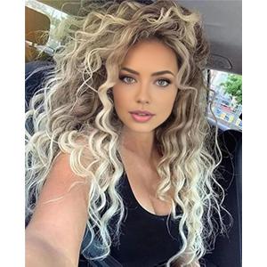 Fencca Layered Blonde Long Curly Wigs for Women Lightweight Synthetic Wavy Wig Mix Color Natural Hair Replacement Wig Fluffy