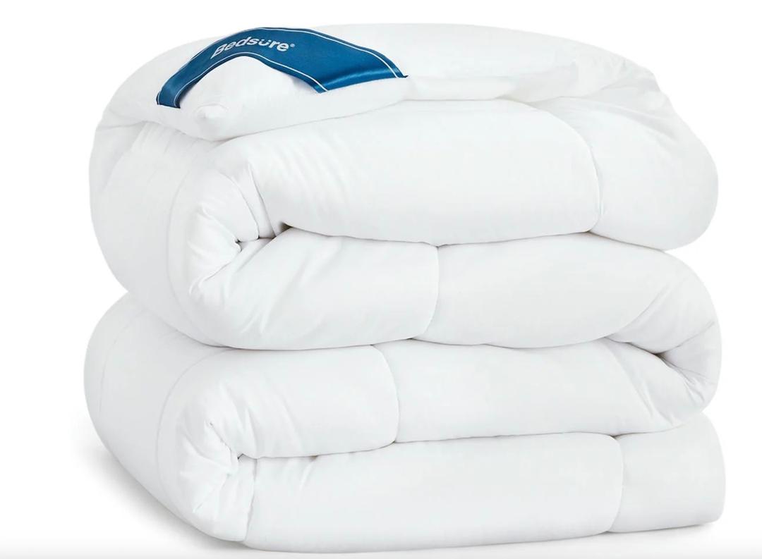 GentleSoft™ Down Alternative Comforter - Queen - White, 68x88 On White