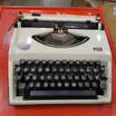 White Retro-Style Manual Typewriter, Mechanical Keys Typing Machine with Carrying Case, Includes 2 Ink Ribbons and 100 Kraft Paper Sheets, Collectible Desk Decor