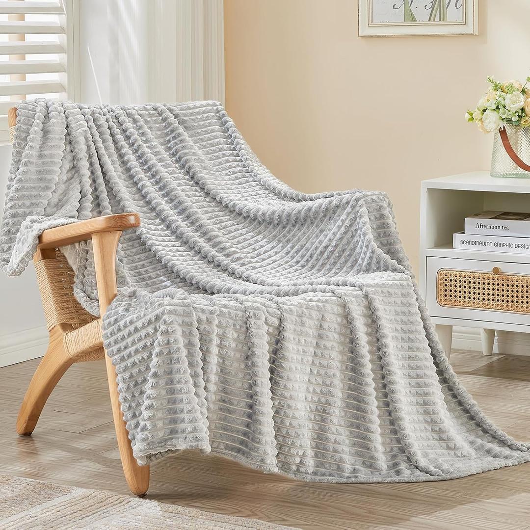 EMME Fleece Throw Blanket Luxury Flannel for Couch Bed Sofa Chair, Soft, Plush, Warm and Cozy Blanket with Geometric Grid Design (Light Grey, 50'' x 60'')