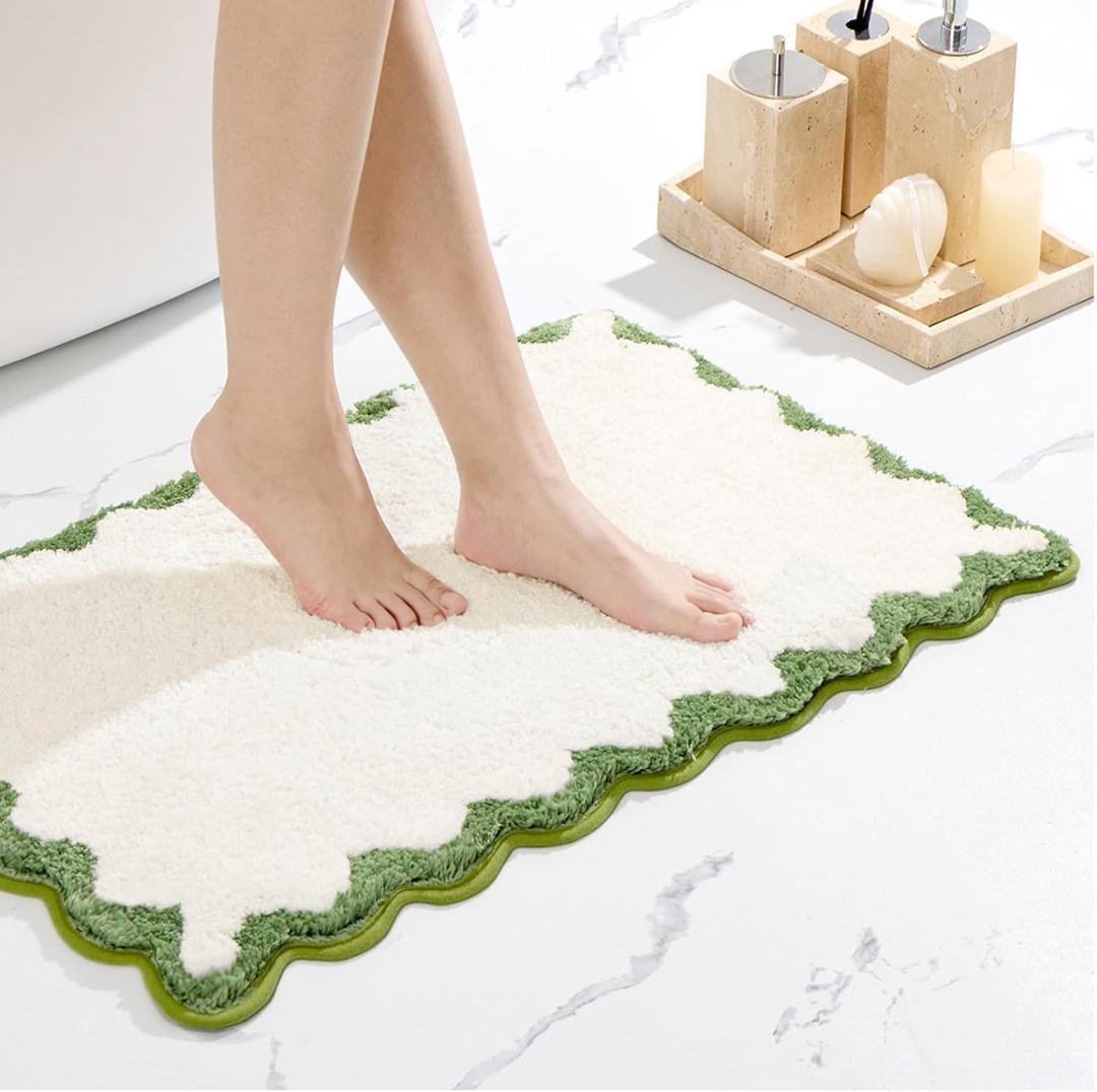 ORTIGIA Scalloped Green Bath Mat Non Slip Washable for Bathroom, Quick Dry Absorbent Plush Microfiber Bath Mats, White and Green Bathmat for Bathtub Shower, Floor Carpet for Sink Bedroom, 20x32