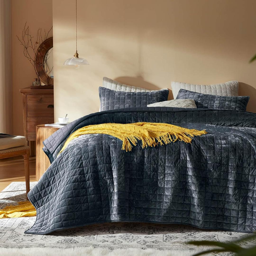 LEAONME Velvet Quilt King Size-98''x106'', Lightweight Navy Blue Velvet Comforter Set with 2 Pillow Shams, Soft Bedspread Coverlet Quilted Bedding Set for All Season