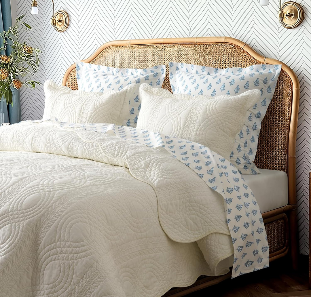 EVERGRACE 100% Cotton Scallop Quilt Set, King Size – Lightweight Bedspread Soft Prewashed Matelasse Coverlet for Cozy and Elegant Bedding, Ivory Cream