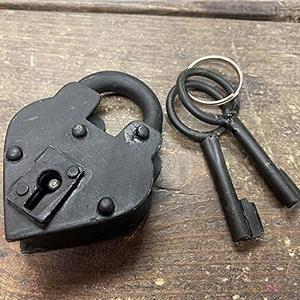 Iron Heart Padlock and Keys (Iron)