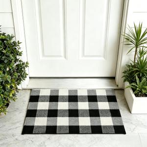 SEEKSEE Buffalo Plaid Outdoor Rug 2' x 3' Black and White Front Door Mat, Layering Rug for Porch, Washable Doormat, Cotton Area Rug for Outdoor Entrance Entryway Patio Porch Decor
