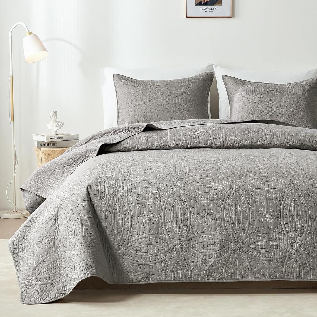 akkialla King Quilt Bedding Set,Grey Ultrasonic King/Cal King Quilt Set,Lightweight Soft Bedspread Coverlet,Modern Style Coin Pattern Bed Cover for All Seasons,3 Piece(1 Quilt,2 Pillow Shams)